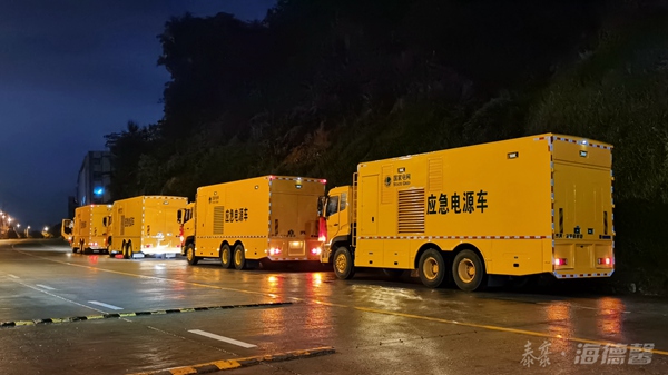 泰豪·海德馨为西藏“双庆”保电的UPS电源车连夜出发.jpg
